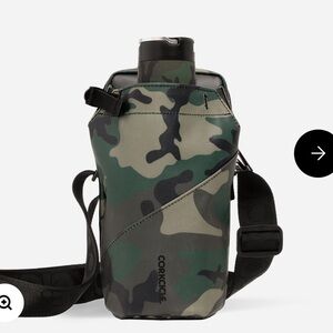 NWOT Corkcicle SLING CROSSBODY WATER BOTTLE SLING BAG Camo